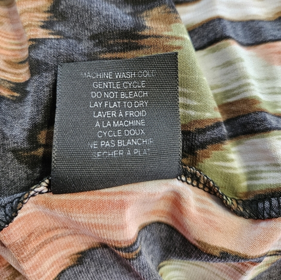 Fab fall colors sleeveless top. - Picture 10 of 10